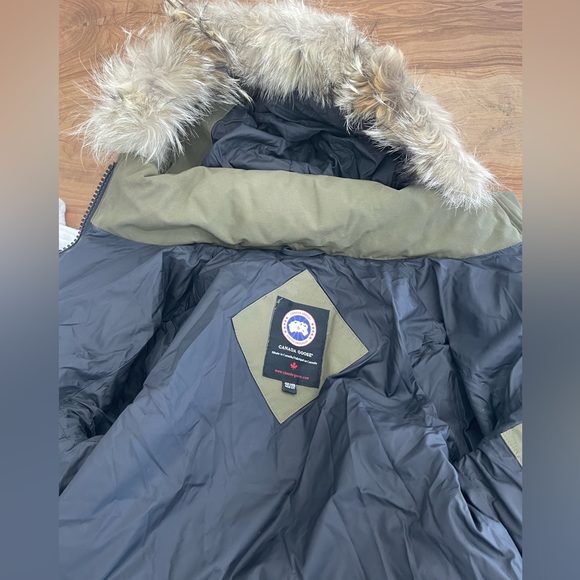 Canada Goose mid-length jacket in army green - Picture 10 of 12